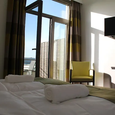 Mondo Hotel