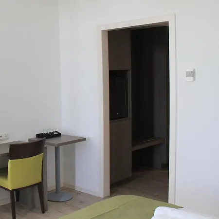 Mondo Hotel Szálloda *